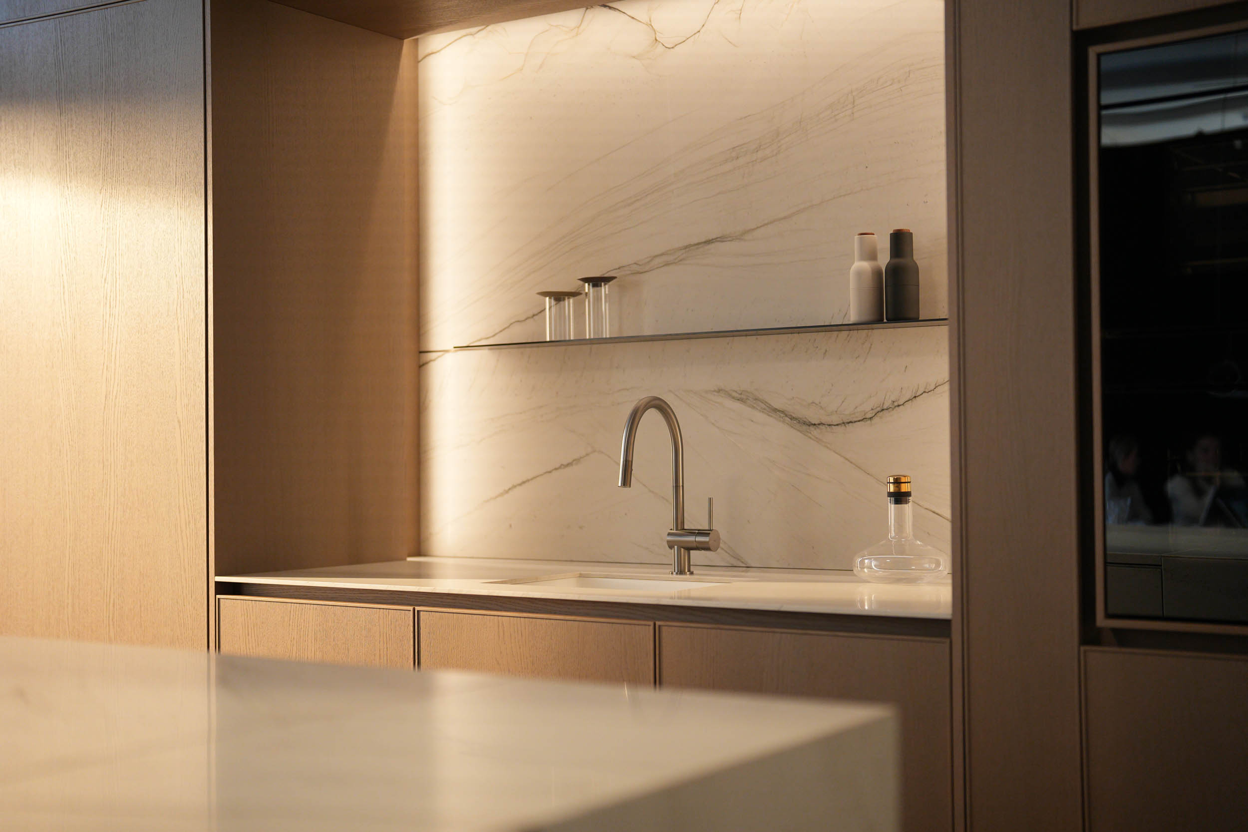 eggersmann-kueche-hamburg-weisselberg-kitchen-and-interior-5-kontakt-showroom