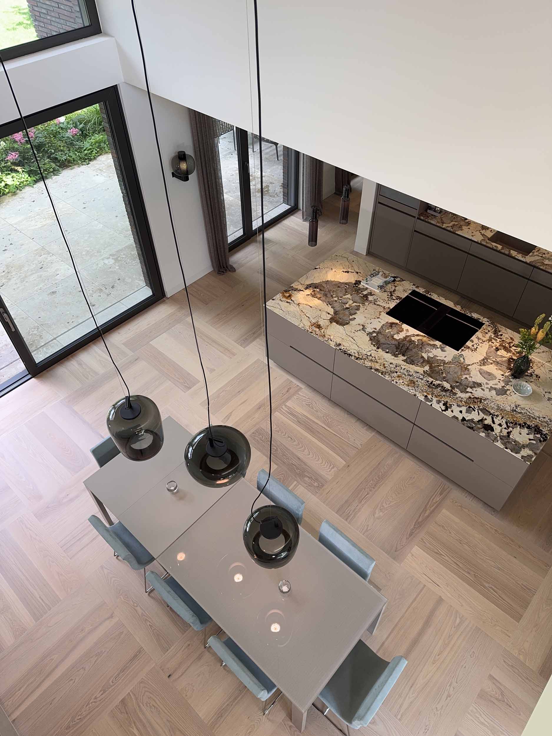 kueche-mit-kochinsel-weisselberg-kitchen-and-interior-2